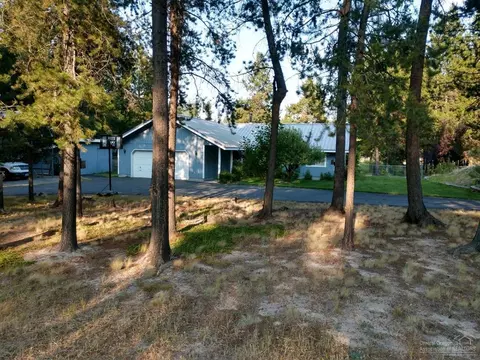 52694 Center Dr, La Pine, OR 97739 photo 2