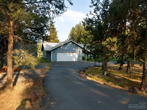 52694 Center Dr, La Pine, OR 97739 photo 1