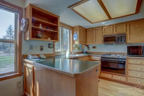 59985 Edmonton Dr, Bend, OR 97702 photo 8