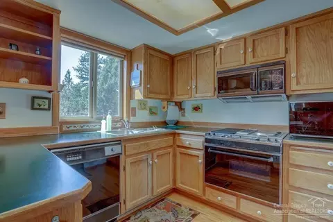 59985 Edmonton Dr, Bend, OR 97702 photo 9