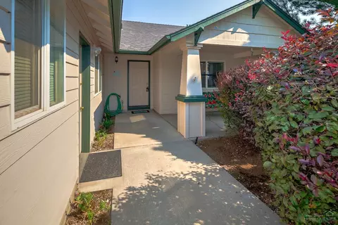 20020 Powers Rd, Bend, OR 97702 photo 2