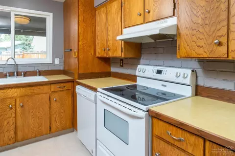 20039 Beaver Ln, Bend, OR 97703 photo 11
