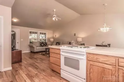 64506 Daniel Ct, Bend, OR 97701 photo 10