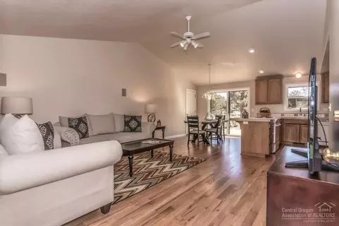 64506 Daniel Ct, Bend, OR 97701 photo 3