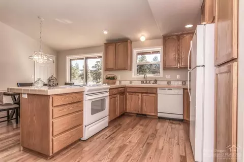 64506 Daniel Ct, Bend, OR 97701 photo 9