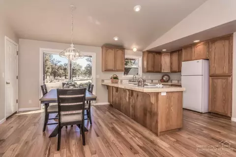 64506 Daniel Ct, Bend, OR 97701 photo 7