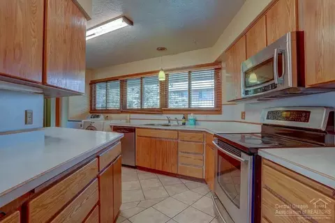 21135 Clairaway Ave, Bend, OR 97702 photo 7