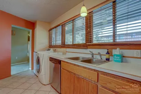 21135 Clairaway Ave, Bend, OR 97702 photo 9