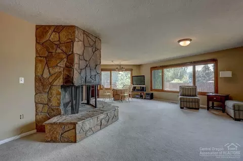21135 Clairaway Ave, Bend, OR 97702 photo 3