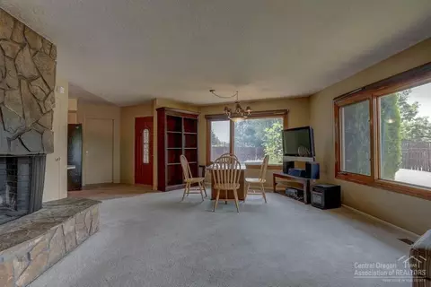 21135 Clairaway Ave, Bend, OR 97702 photo 5