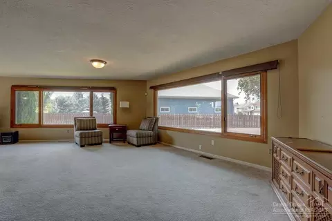 21135 Clairaway Ave, Bend, OR 97702 photo 4
