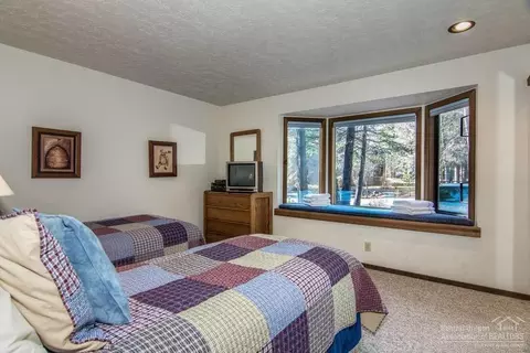57328 Beaver Ridge Loop, Sunriver, OR 97707 photo 6