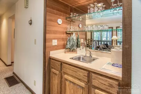 57328 Beaver Ridge Loop, Sunriver, OR 97707 photo 5