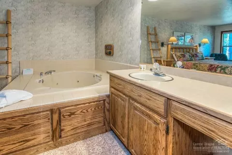 57328 Beaver Ridge Loop, Sunriver, OR 97707 photo 12
