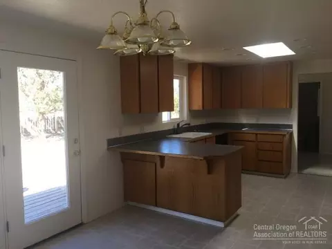 23084 Mcgrath Rd, Bend, OR 97701 photo 4