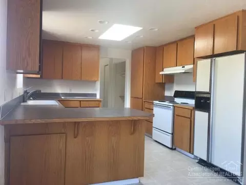 23084 Mcgrath Rd, Bend, OR 97701 photo 3