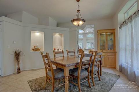 67367 Trout Ln, Bend, OR 97703 photo 9
