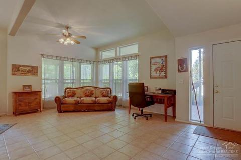 67367 Trout Ln, Bend, OR 97703 photo 3