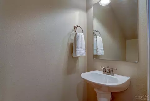 63131 Britta St, Bend, OR 97703 photo 11