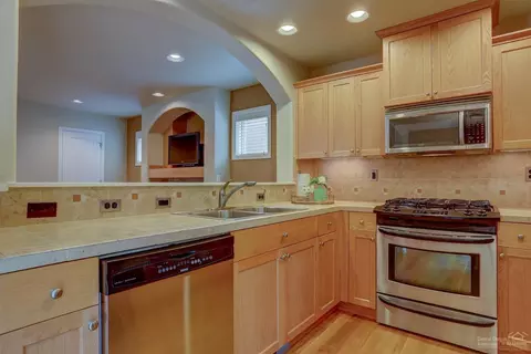 63131 Britta St, Bend, OR 97703 photo 9
