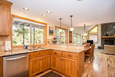 57766 Cherrywood Ln, Sunriver, OR 97707 photo 7