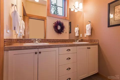 57166 Evergreen Loop, Sunriver, OR 97707 photo 9