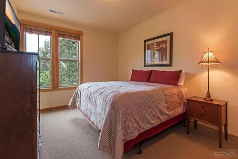 57166 Evergreen Loop, Sunriver, OR 97707 photo 10