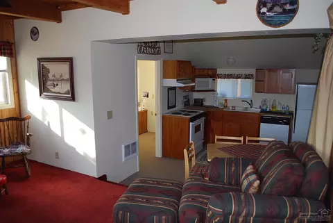 53845 Otter Dr, La Pine, OR 97739 photo 4