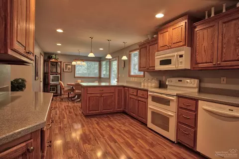 14837 Doubletree, Sisters, OR 97759 photo 4