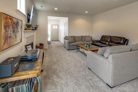 21147 Darnel Ave, Bend, OR 97702 photo 3