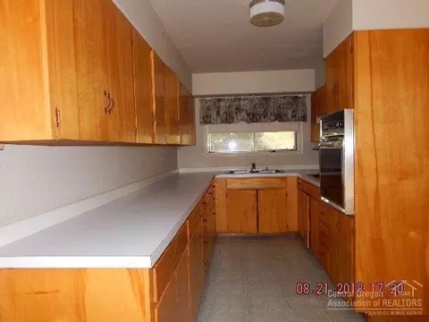 52677 Pine Dr, La Pine, OR 97739 photo 2