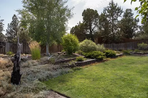 64756 Saros Ln, Bend, OR 97703 photo 21