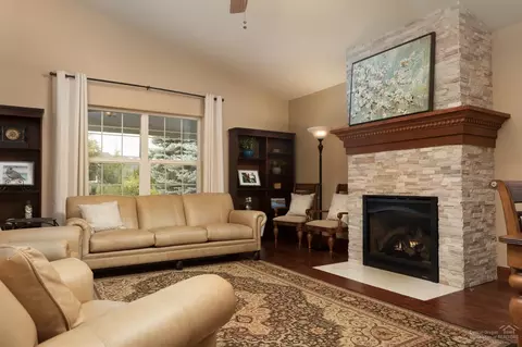 64756 Saros Ln, Bend, OR 97703 photo 4