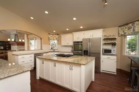 64756 Saros Ln, Bend, OR 97703 photo 7