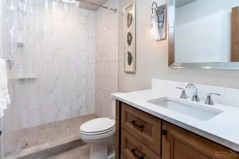 56688 Glowstone Loop, Bend, OR 97707 photo 10