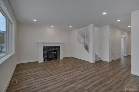 19979 Badger Rd, Bend, OR 97702 photo 2