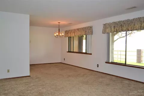 64965 Glacier View Dr, Bend, OR 97703 photo 3