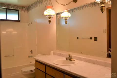 64965 Glacier View Dr, Bend, OR 97703 photo 8