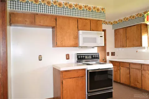 64965 Glacier View Dr, Bend, OR 97703 photo 5