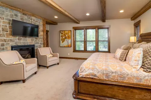 56592 Sunstone Loop, Bend, OR 97707 photo 4