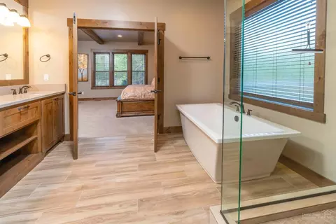 56592 Sunstone Loop, Bend, OR 97707 photo 5