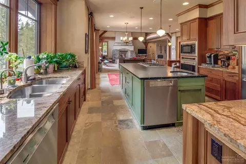 17751 Fireglass Ct, Bend, OR 97707 photo 9