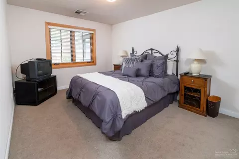 60410 Woodside Loop, Bend, OR 97702 photo 11