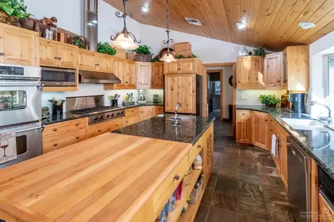 60410 Woodside Loop, Bend, OR 97702 photo 5