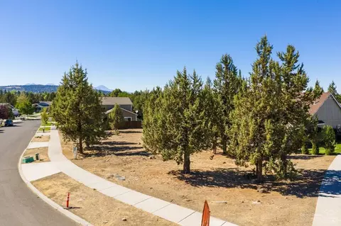 2236 NE Indigo Ln, Bend, OR 97701 photo 11