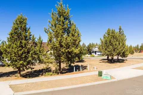 2236 NE Indigo Ln, Bend, OR 97701 photo 16