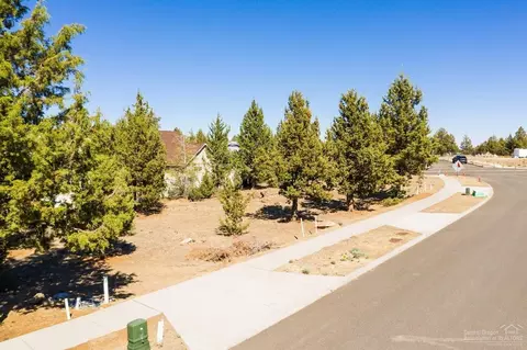 2236 NE Indigo Ln, Bend, OR 97701 photo 14