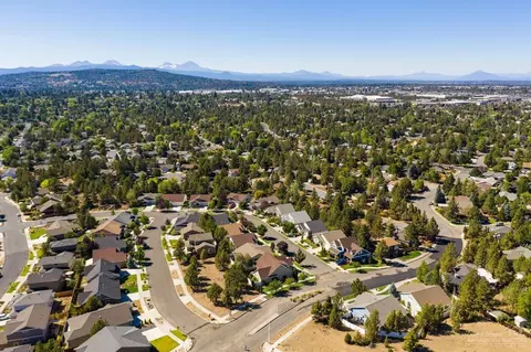 2236 NE Indigo Ln, Bend, OR 97701 photo 19