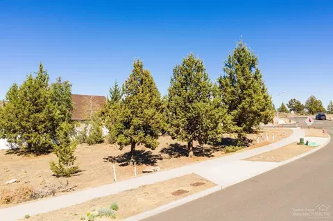 2236 NE Indigo Ln, Bend, OR 97701 photo 15