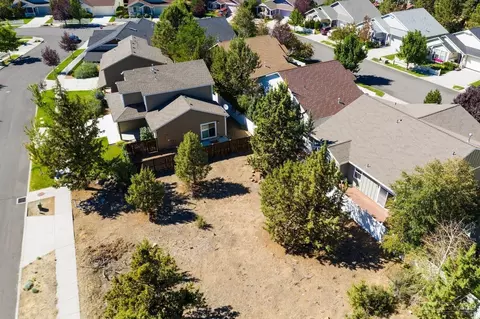 2236 NE Indigo Ln, Bend, OR 97701 photo 5